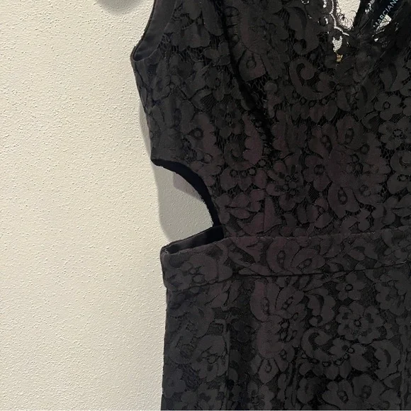 Marciano Vneck Black Lace Lined Cutout Mini Dress Size 4 - Picture 4 of 10